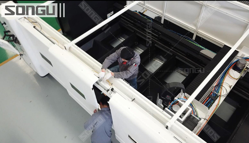 金属激光切割设备启动