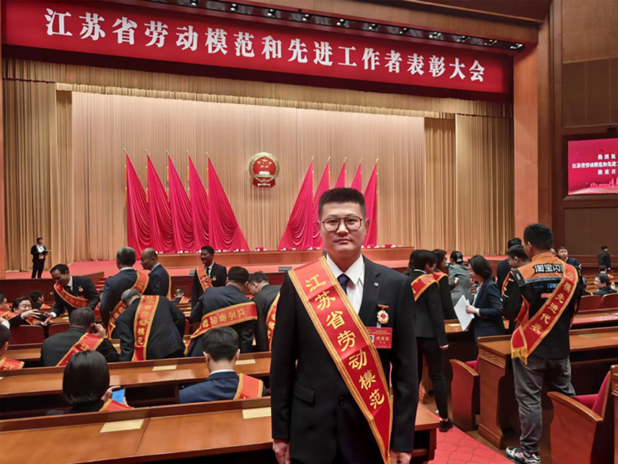 松谷激光员工朱凯荣获江苏省劳动模范