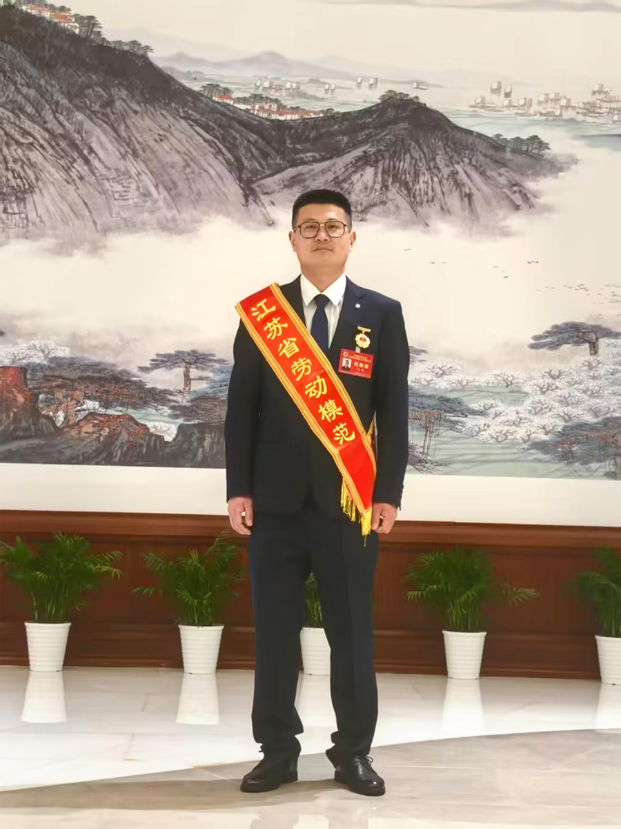 松谷激光员工朱凯荣获江苏省劳动模范