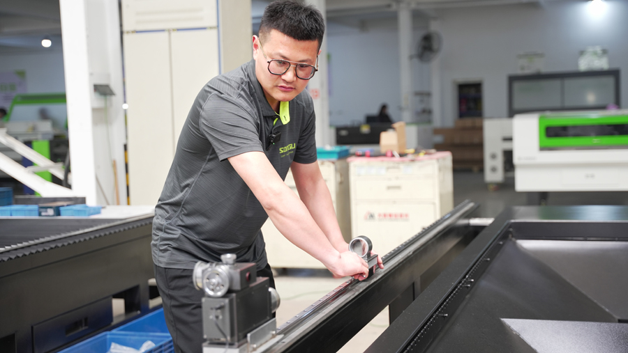 松谷激光员工朱凯荣获江苏省劳动模范